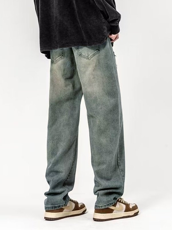 Verwaschene Herrenjeans mit Distressed-Applikation