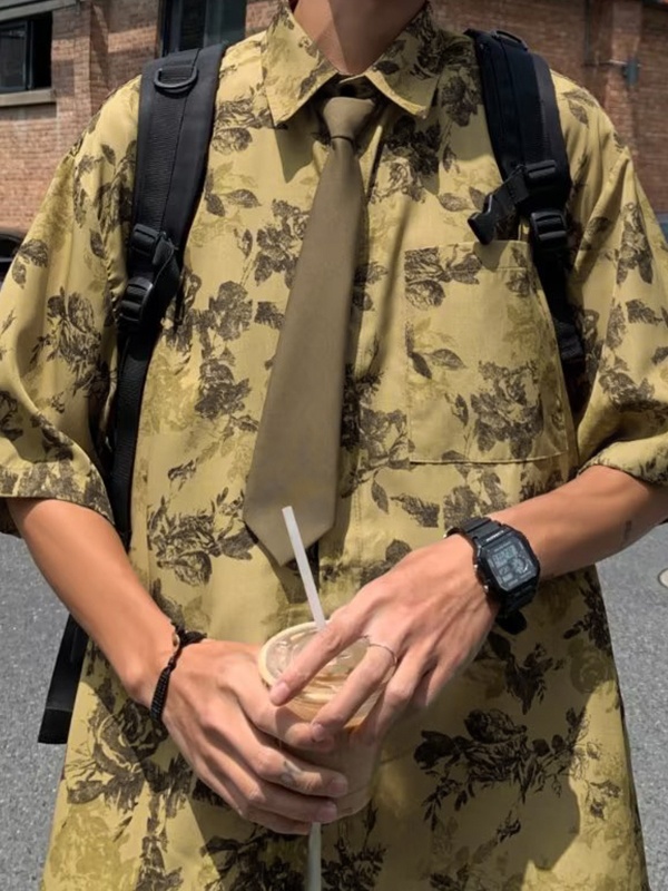 Herrenhemd mit Vintage-Rosen-Print