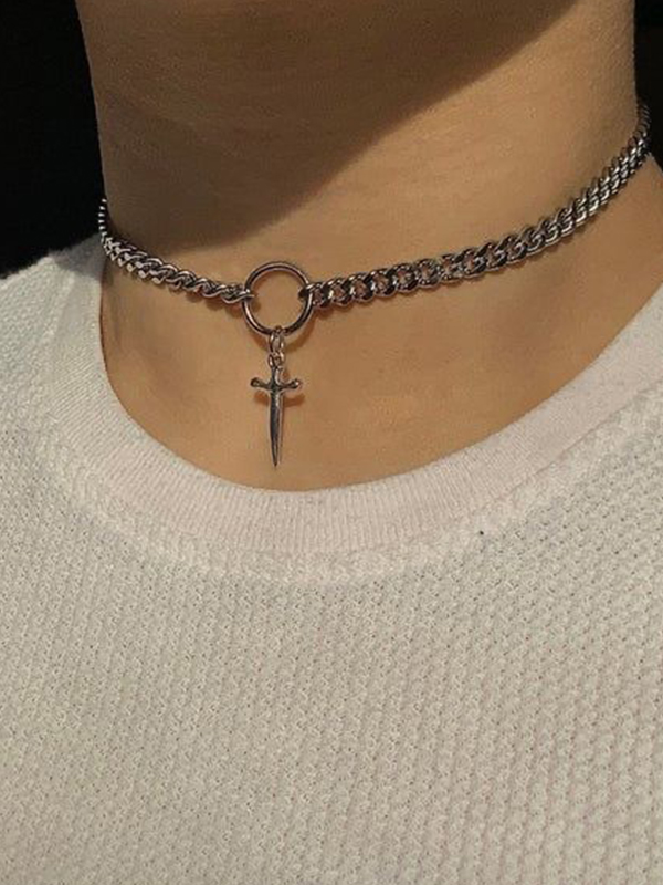 Herren-Halskette mit kubanischem Kettenring und Splice-Dolch-Anhänger