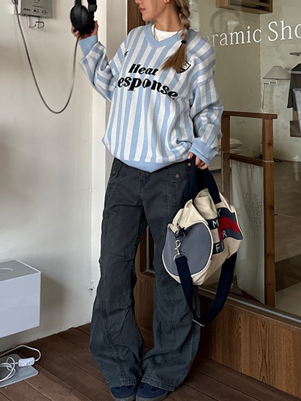 Gestreifter Pullover mit V-Ausschnitt im amerikanischen Retro-Stil