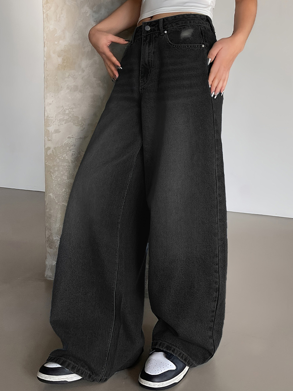 Verwaschene, blaue Mop-Boyfriendjeans mit weitem Bein