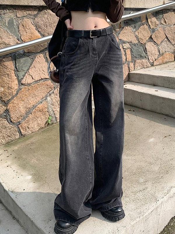 Lockere, enge, drapierte Boyfriendjeans