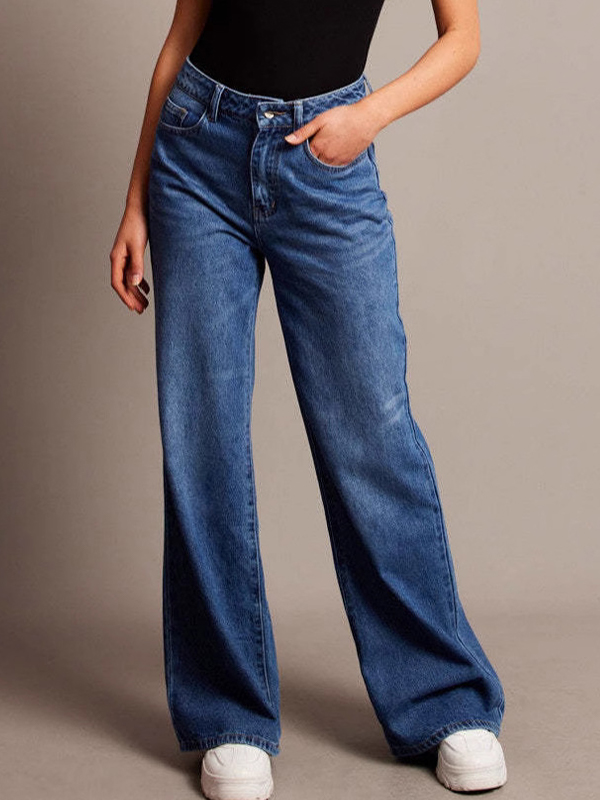 Locker sitzende Boyfriendjeans mit weitem Bein