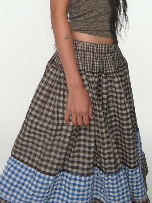 Maxirock im Retro-Patchwork-Farbenkonflikt