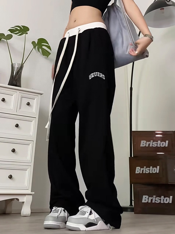 Kurzarm-T-Shirt mit gespleißtem Buchstaben-Print