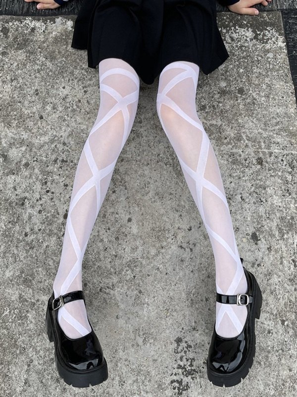 Überkreuzte, transparente Netzstrumpfhose