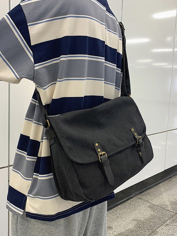 Große Umhängetasche aus Segeltuch mit Schnallenriemen