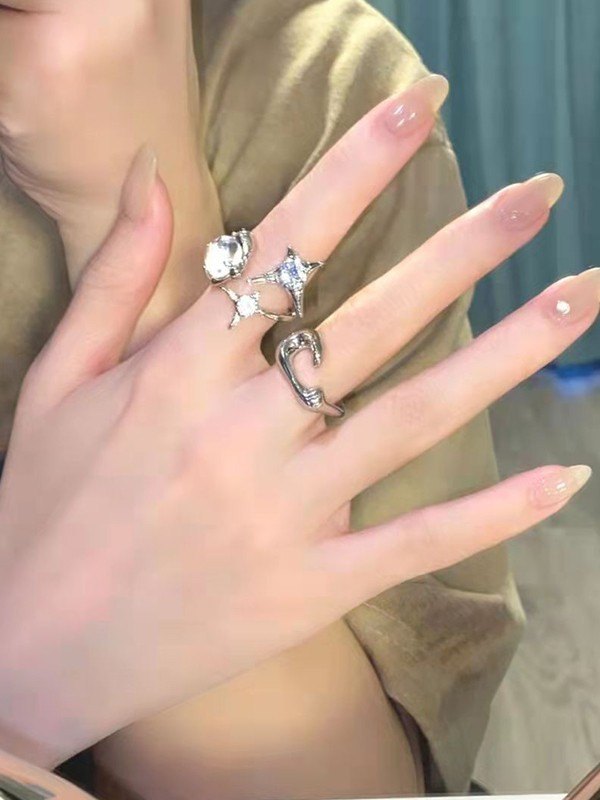 Unregelmäßiger Zirkon-Stern-Manschettenring