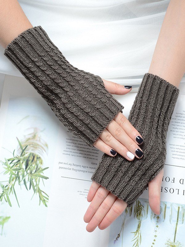 Fingerlose Strickhandschuhe mit Daumenlochdetail