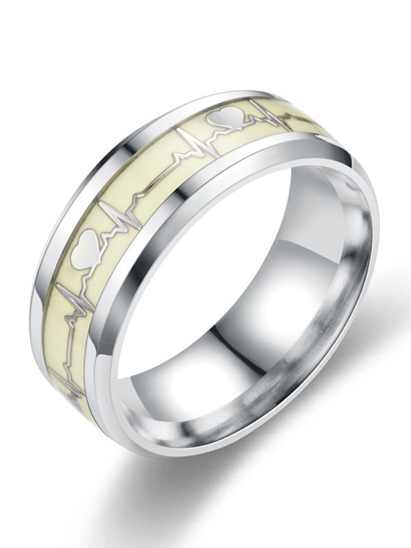 Ring mit leuchtendem Herzmuster