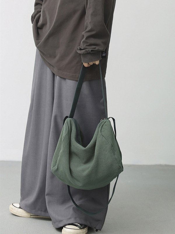 Einfarbige große Umhängetasche