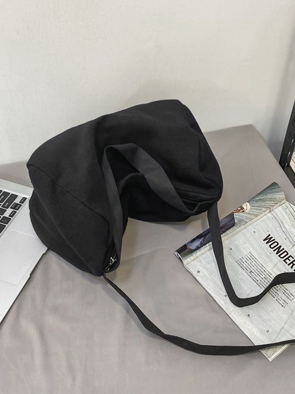 Einfarbige große Umhängetasche