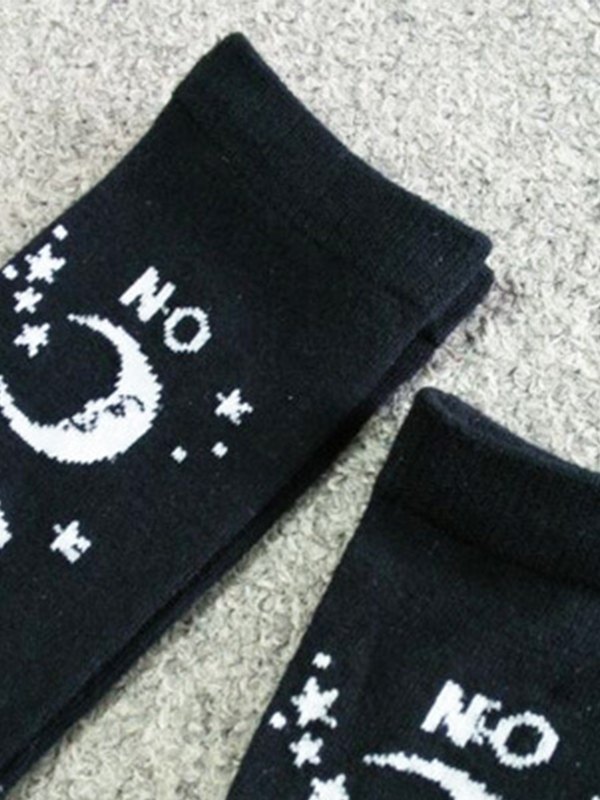Schwarze lange Socken mit gemischten Mustern