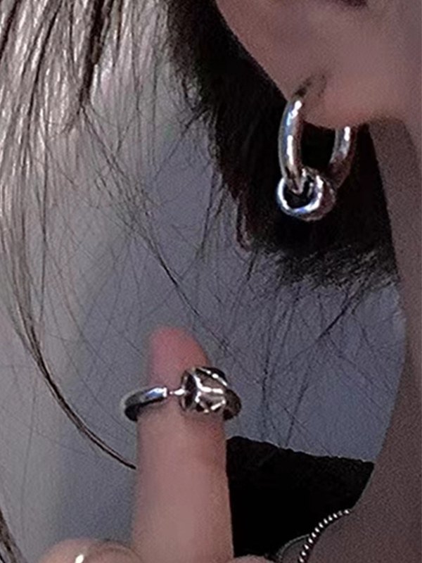 Silberne geometrische Creolen