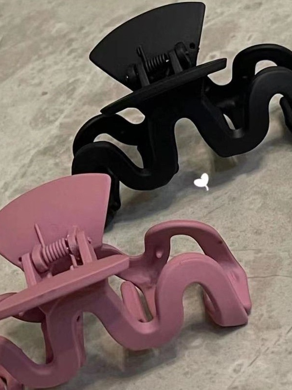 Niedlicher Krallenclip mit Wellenmuster