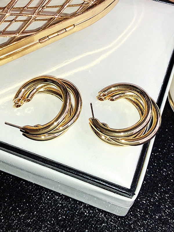 Minimalistischer geometrischer Lagenohrring