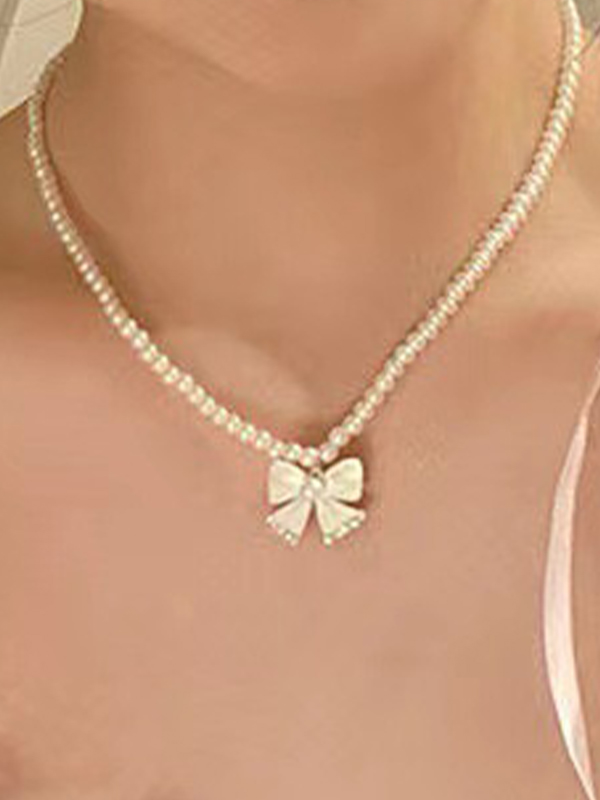 Schlüsselbeinkette mit Perlenschleife